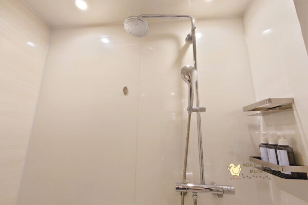 「ホテルJALシティ名古屋 錦」のシンプルクイーンのお風呂のシャワー