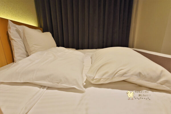 「ホテルJALシティ名古屋 錦」のシンプルクイーンのベッドのまくら