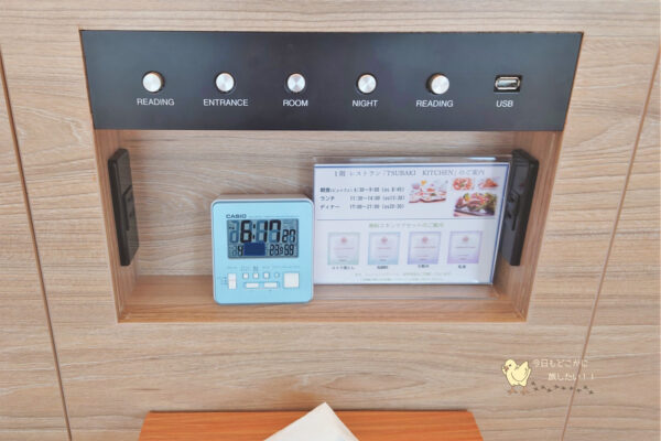 GOTO TSUBAKI HOTELのエグゼクティブオーシャンビューのベッド周りの電源
