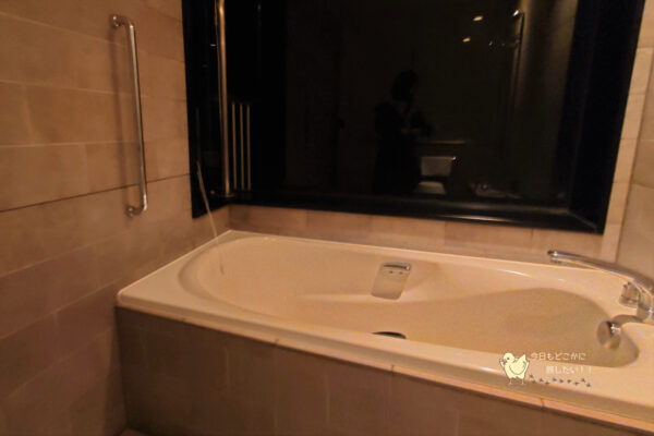 五島リゾートホテルマルゲリータのデラックスルームのお風呂の手すり