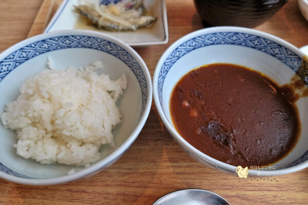 GOTO TSUBAKI HOTELのTsubaki Kichenの朝食のカレー