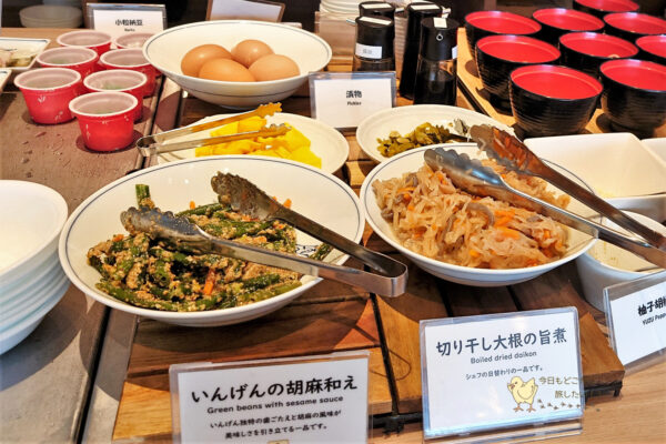 GOTO TSUBAKI HOTELのTsubaki Kichenの朝食のご飯のお供