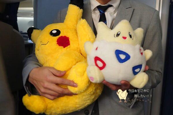 ピカチュウジェットNH初便搭乗時に機内で出迎えてくれたピカチュウとトゲピー