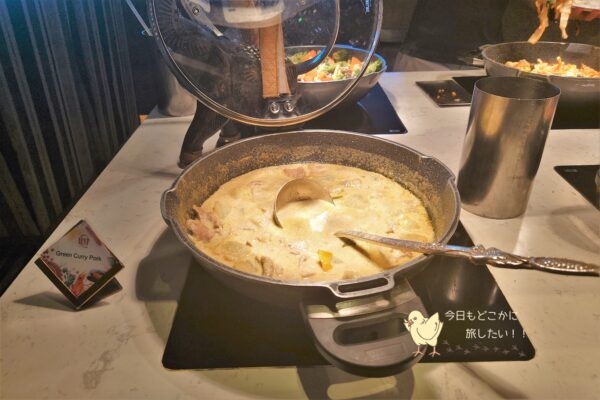 シャングリラ バンコクの朝食のグリーンカレー