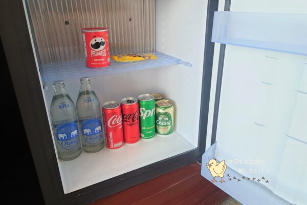 シャングリラ バンコクのデラックスリバービュールームの冷蔵庫