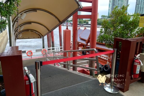 シャングリラバンコクのホテルボート乗り場のスロープ