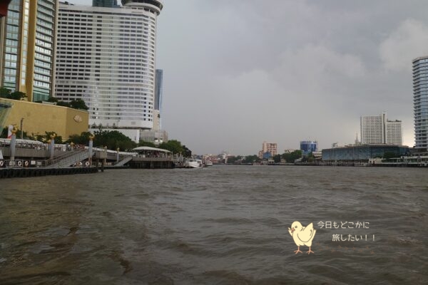 スコールが発生したチャオプラヤー川