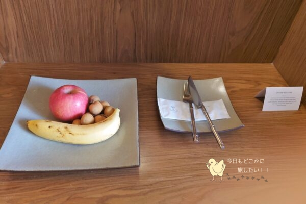 シェラトングランデ スクンビット、ラグジュアリーコレクションホテル、バンコクのグランデルームのウェルカムフルーツ