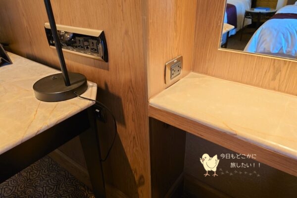 シェラトングランデ スクンビット、ラグジュアリーコレクションホテル、バンコクのグランデルームのドレッサースペース