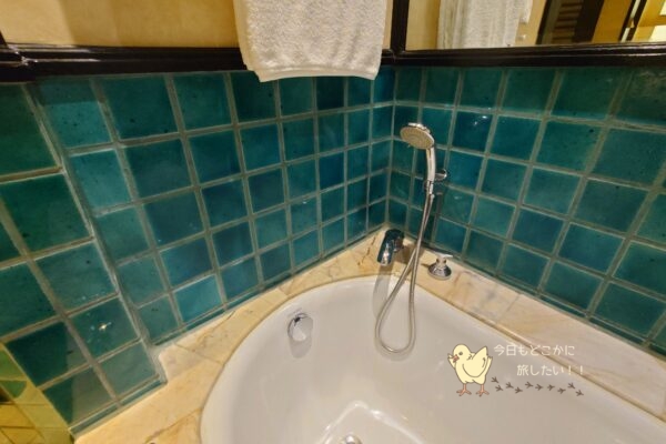 シェラトングランデ スクンビット、ラグジュアリーコレクションホテル、バンコクのグランデルームのバスタブ用のシャワー