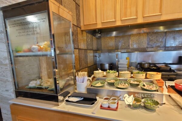 シェラトングランデ スクンビット バンコクの朝食のヌードルバー