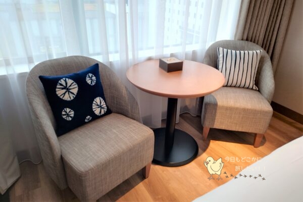 コートヤード バイ マリオット 名古屋のプレミアツインのソファースペース