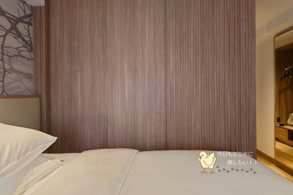 コートヤード バイ マリオット 名古屋のプレミアツインで洗面所の仕切りを閉めた状態