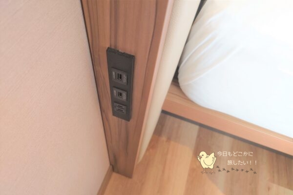 コートヤード バイ マリオット 名古屋のプレミアツインのベッド周りの電源