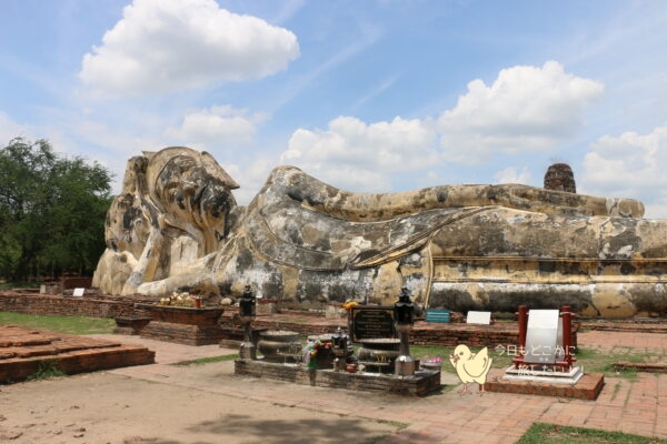 ワット・ロカヤ・スター（Wat Lokkaya Sutha）の涅槃像