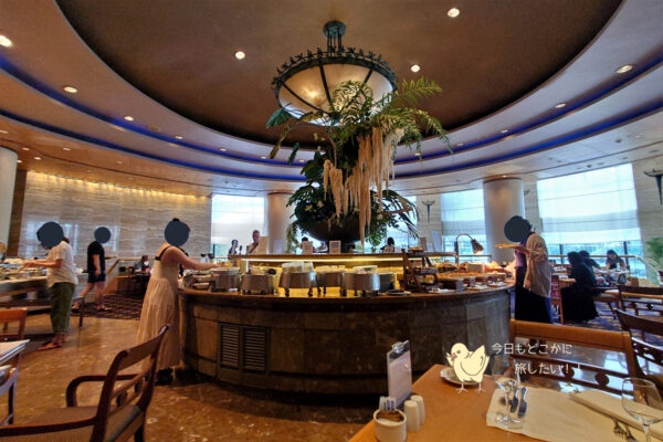 シェラトングランデ スクンビット バンコクの朝食会場のOrchid Caféの中
