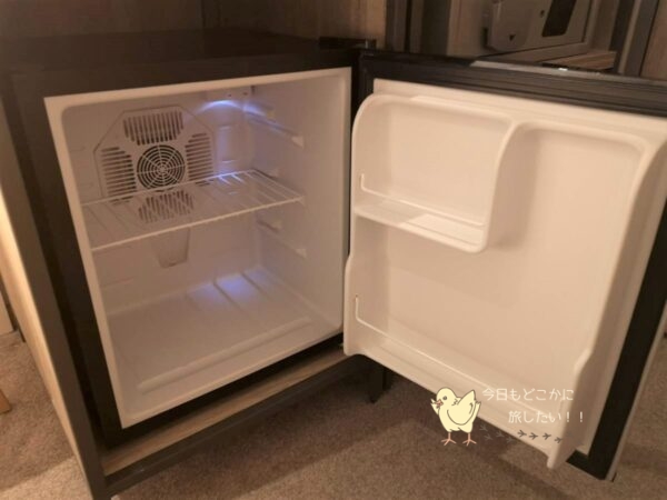 AIRLINE INN 高雄駅前のデラックスダブルの冷蔵庫