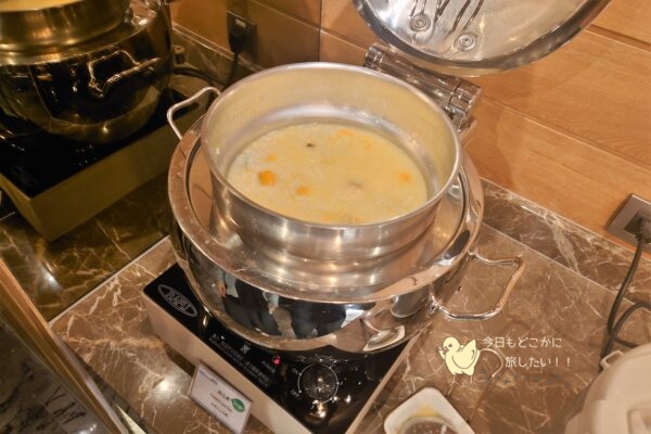 AIRLINE INN 高雄駅前の朝食の日替わりお粥