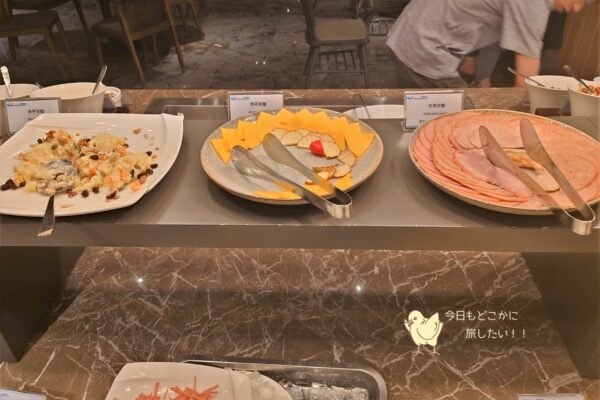 AIRLINE INN 高雄駅前の朝食のサラダコーナー