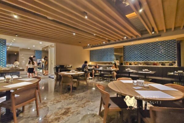AIRLINE INN 高雄駅前の朝食会場のレストランの中