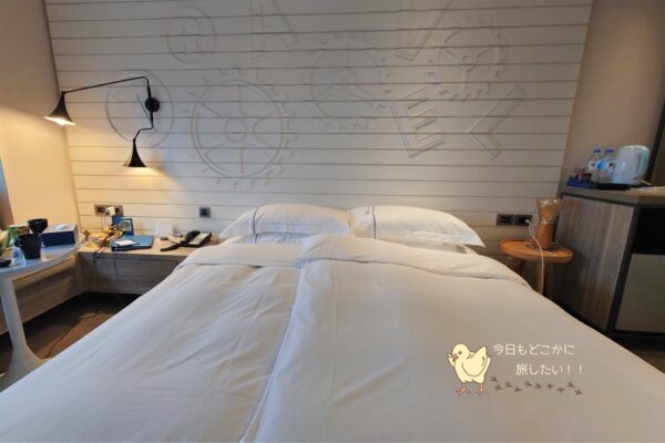 AIRLINE INN 高雄駅前のデラックスダブルのベッド