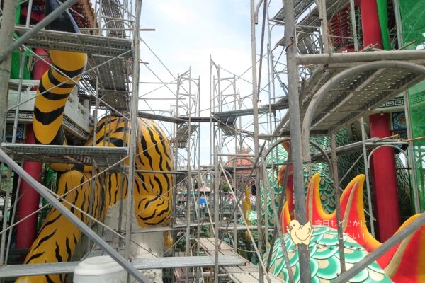 高雄の龍虎塔の中