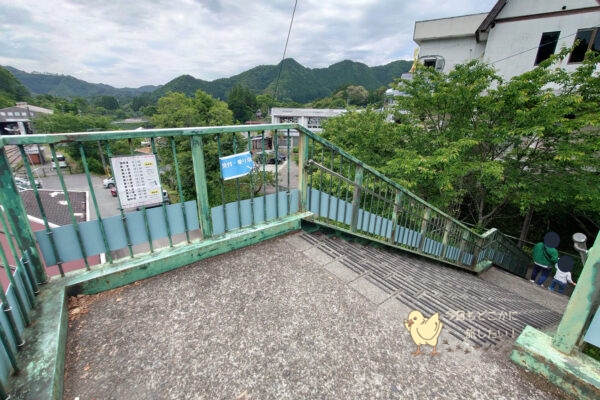 高千穂あまてらす鉄道の駐車場から駅舎までの階段