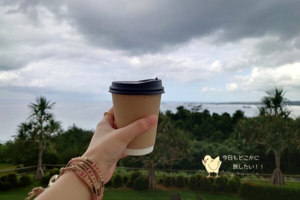 カヌチャベイホテル&ヴィラズのテラスとコーヒー