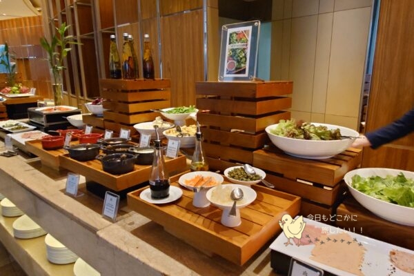 ホテルニッコーサイゴンの朝食のサラダコーナー