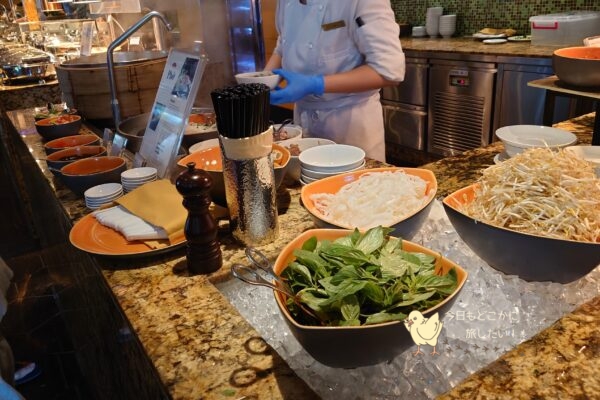 インターコンチネンタルサイゴンのMarket39の朝食のライブキッチンのフォーバー