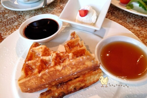 インターコンチネンタルサイゴンのMarket39の朝食の焼きたてワッフル