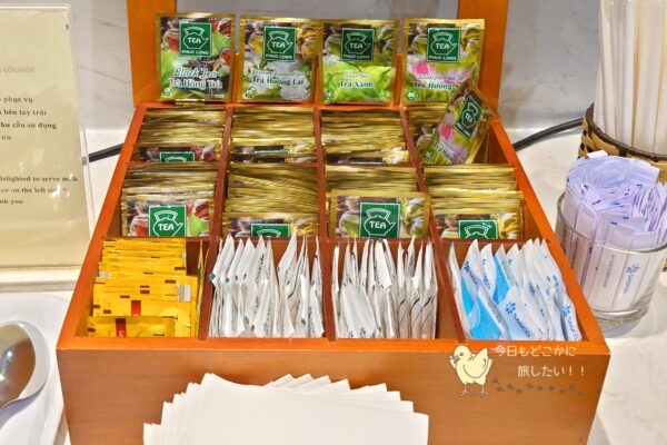 ホーチミン・タンソンニャット国際空港の国際線・ロータスラウンジのお茶
