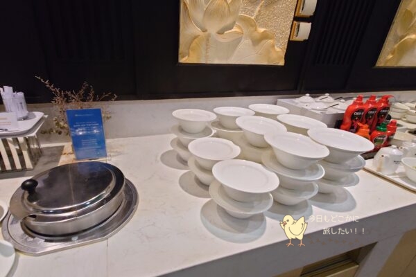 ホーチミン・タンソンニャット国際空港の国際線・ロータスラウンジのベトナム麺料理