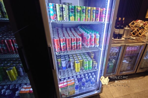 ホーチミン・タンソンニャット国際空港の国際線・ロータスラウンジのノンアルコールコーナー