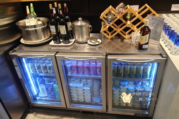 ホーチミン・タンソンニャット国際空港の国際線・ロータスラウンジのアルコールコーナー