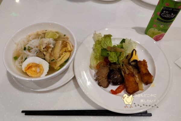 ホーチミン・タンソンニャット国際空港の国際線・ロータスラウンジの食事