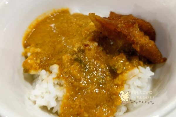 ホーチミン・タンソンニャット国際空港の国際線・ロータスラウンジのカレー