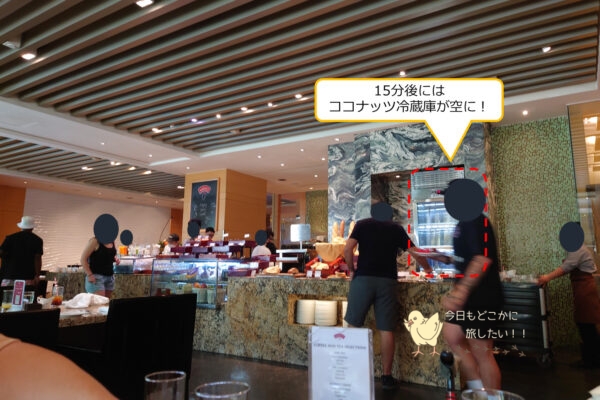 インターコンチネンタルサイゴンのMarket39の朝食のココナッツジュースの冷蔵庫