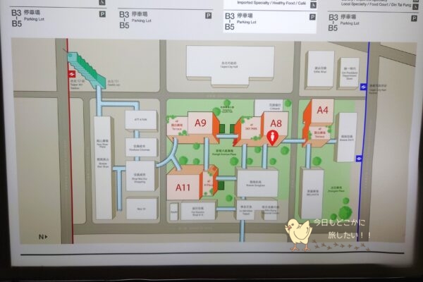 台北信義地区の建物とスカイウォーク