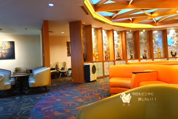 バリ島・ングラ・ライ国際空港のプレミアラウンジの中