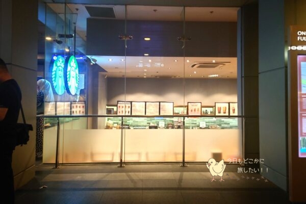 フラートンホテルの地下通路からマリーナ・ベイ側に出た所にあるスターバックス