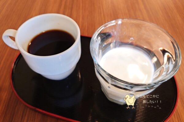 亀の井ホテル阿蘇の朝食のコーヒーと阿部牧場の牛乳