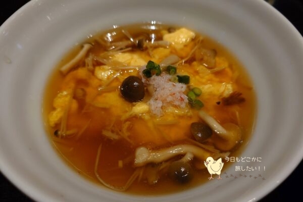 ザ ロイヤルパークホテル 福岡の朝食のセレクトメニューの「紅ズワイ蟹とお野菜の中華風オムレツ ~鱶鰭とキノコの餡かけ~」
