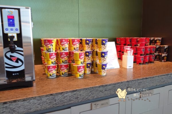 仁川国際空港T1のアシアナビジネスラウンジ EASTのカップラーメン