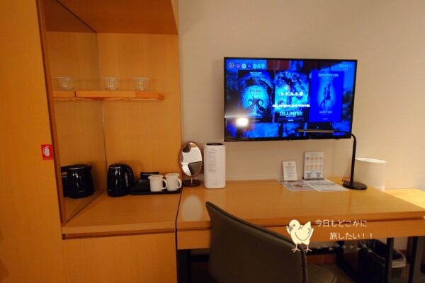 相鉄ホテルズ ザ・スプラジール ソウル東大門のデラックスダブルのティーコーナーとデスク