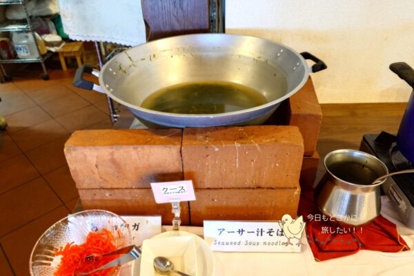 ホテルアトールエメラルド宮古島の朝食の宮古そばのスープ