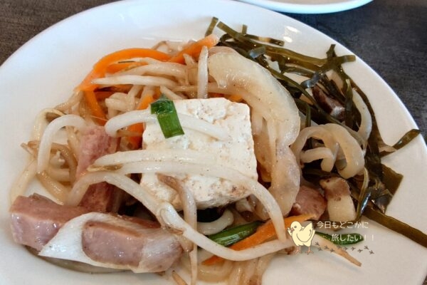 ホテルアトールエメラルド宮古島の朝食の豆腐チャンプルーと大根イリチー
